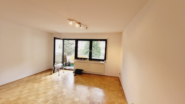 3 Zi. Wohnung mit Balkon und Stellplatz Nähe Airport