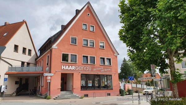 Mehrfamilienhaus in zentraler Lage von Feucht